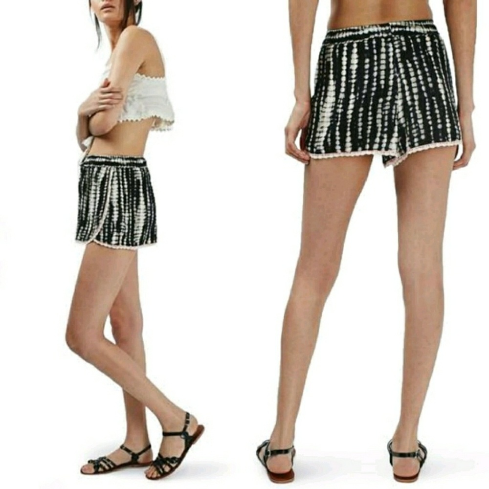 💕 TOPSHOP CROCHET TRIM TIE-DYE SHORTS - Picture 2 of 8
